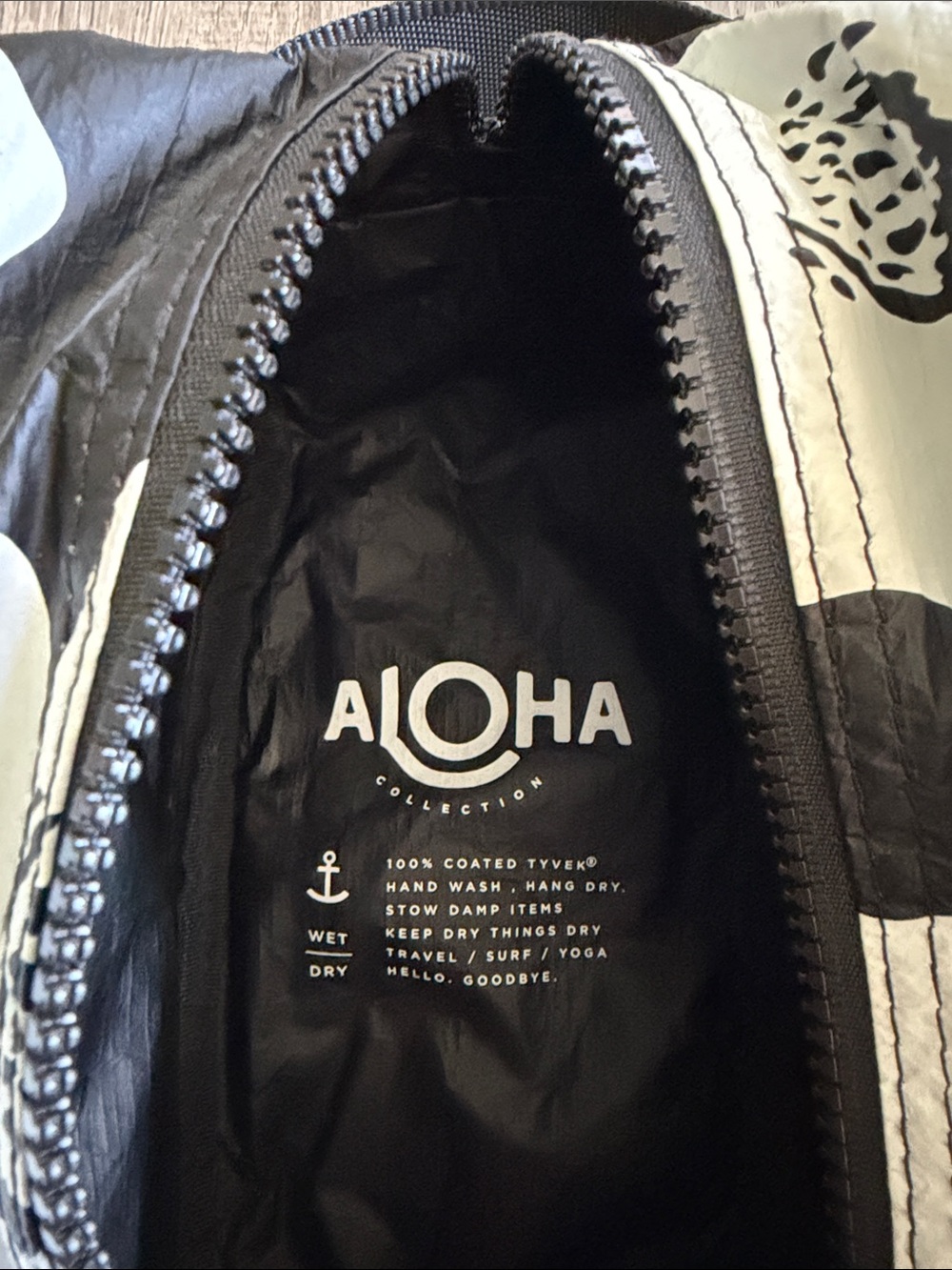 ALOHA Collection Black & White Floral Dopp Kit - Picture 2 of 5